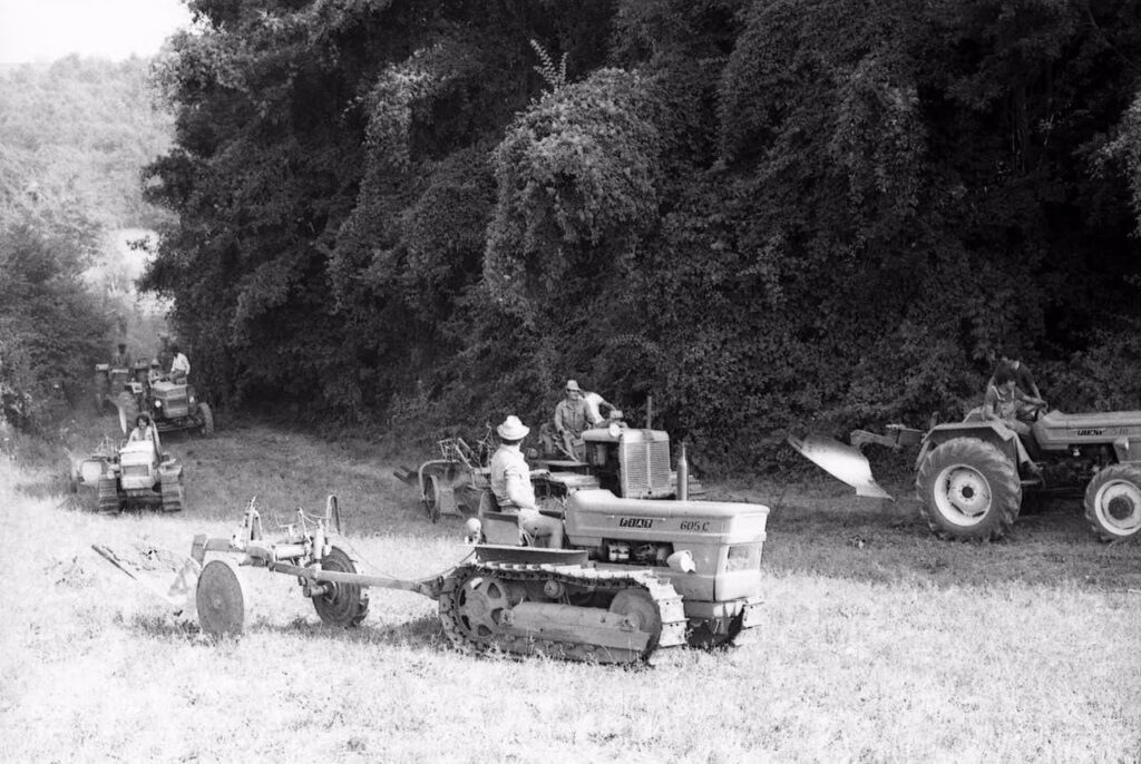 Un contadino ed il suo trattore contro le scorie radioattive